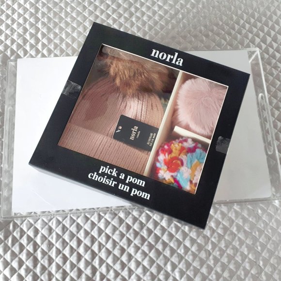 NIB / NWT Norla rose pink beanie hat toque 3 pom pom boxed set - Picture 4 of 5